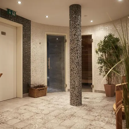 Bernstein Hotel 4*